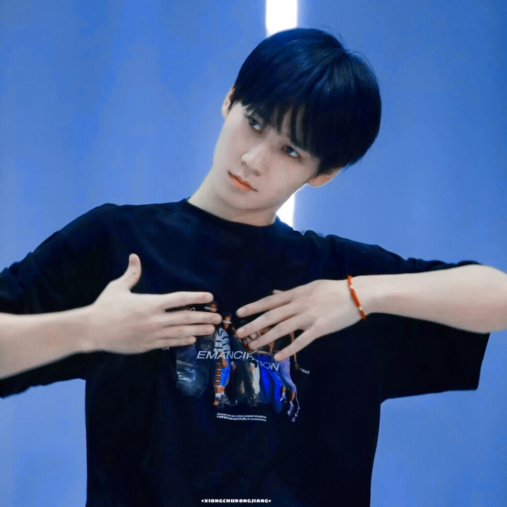 他们慌乱躁动的少年时期至此仓惶落幕，一生一次，再不能回头。