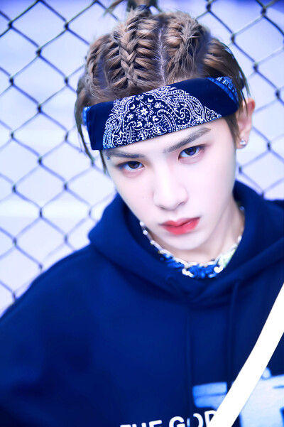 @爬楼专家.
抱图dd➕关注