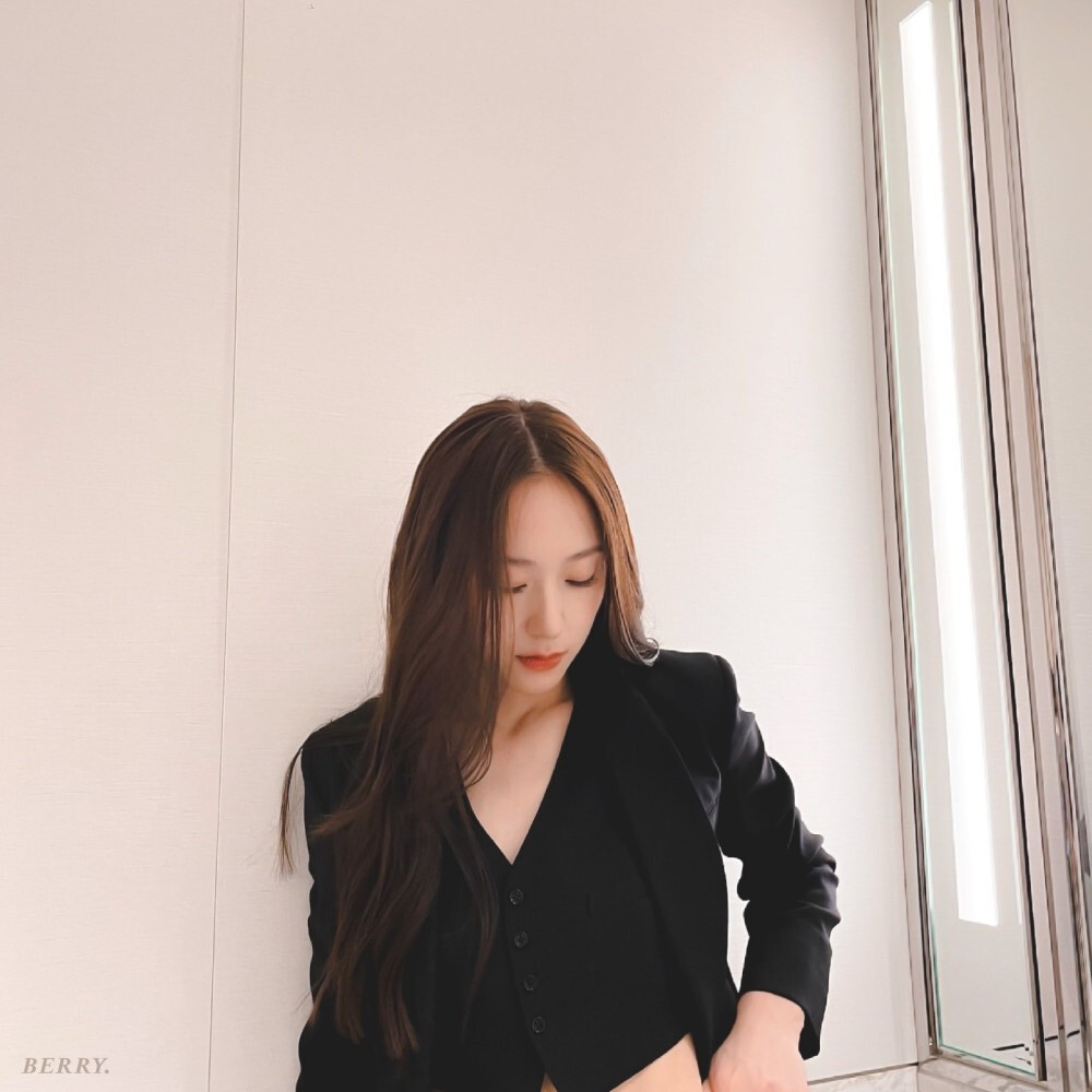 郑秀晶 Krystal / 日常即画报
©BerryKry1994