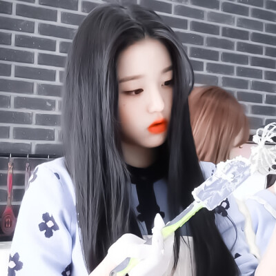 -张元英
-今日份奶油の初体验(ฅ>ω<*ฅ)