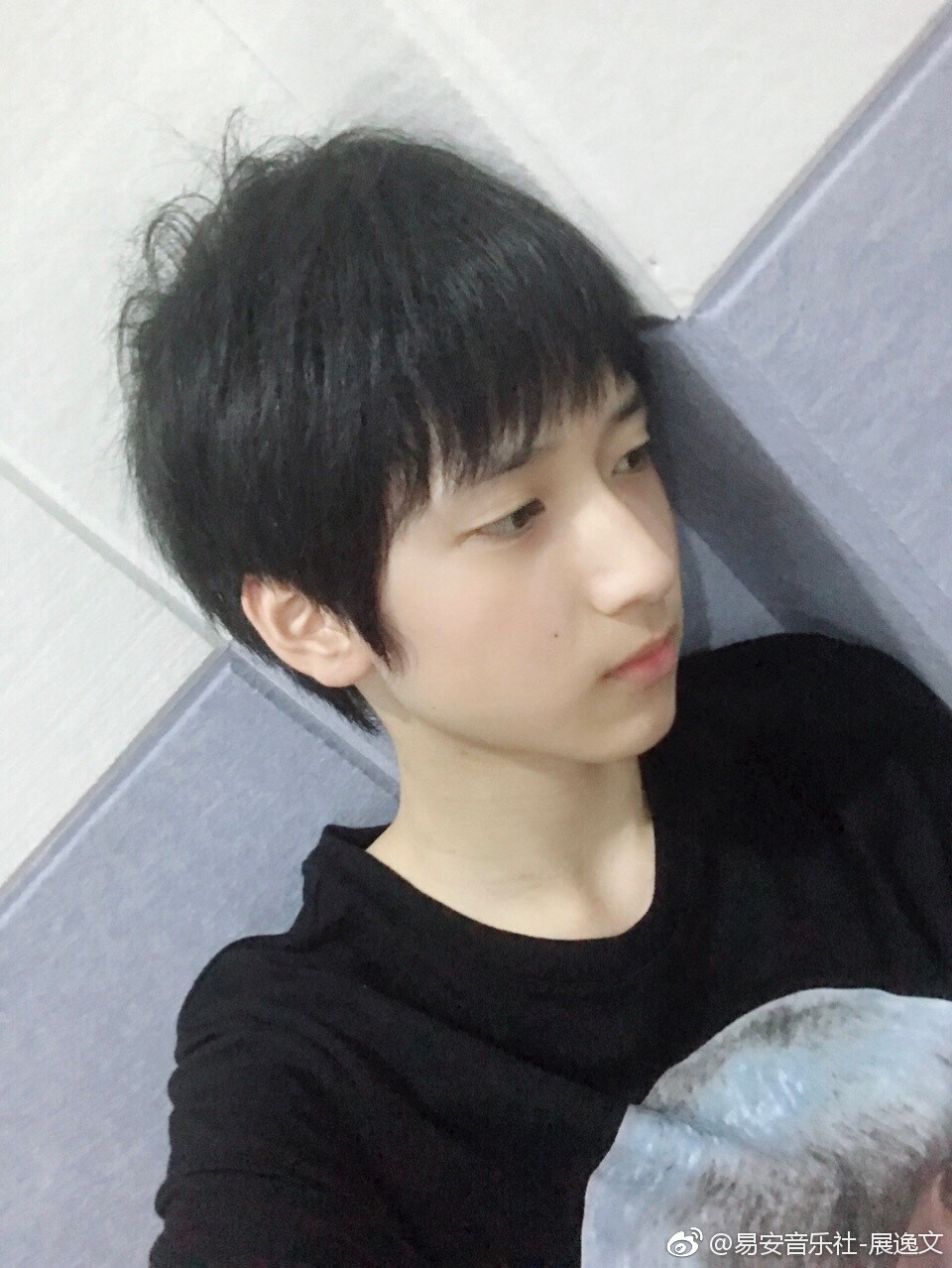 展逸文