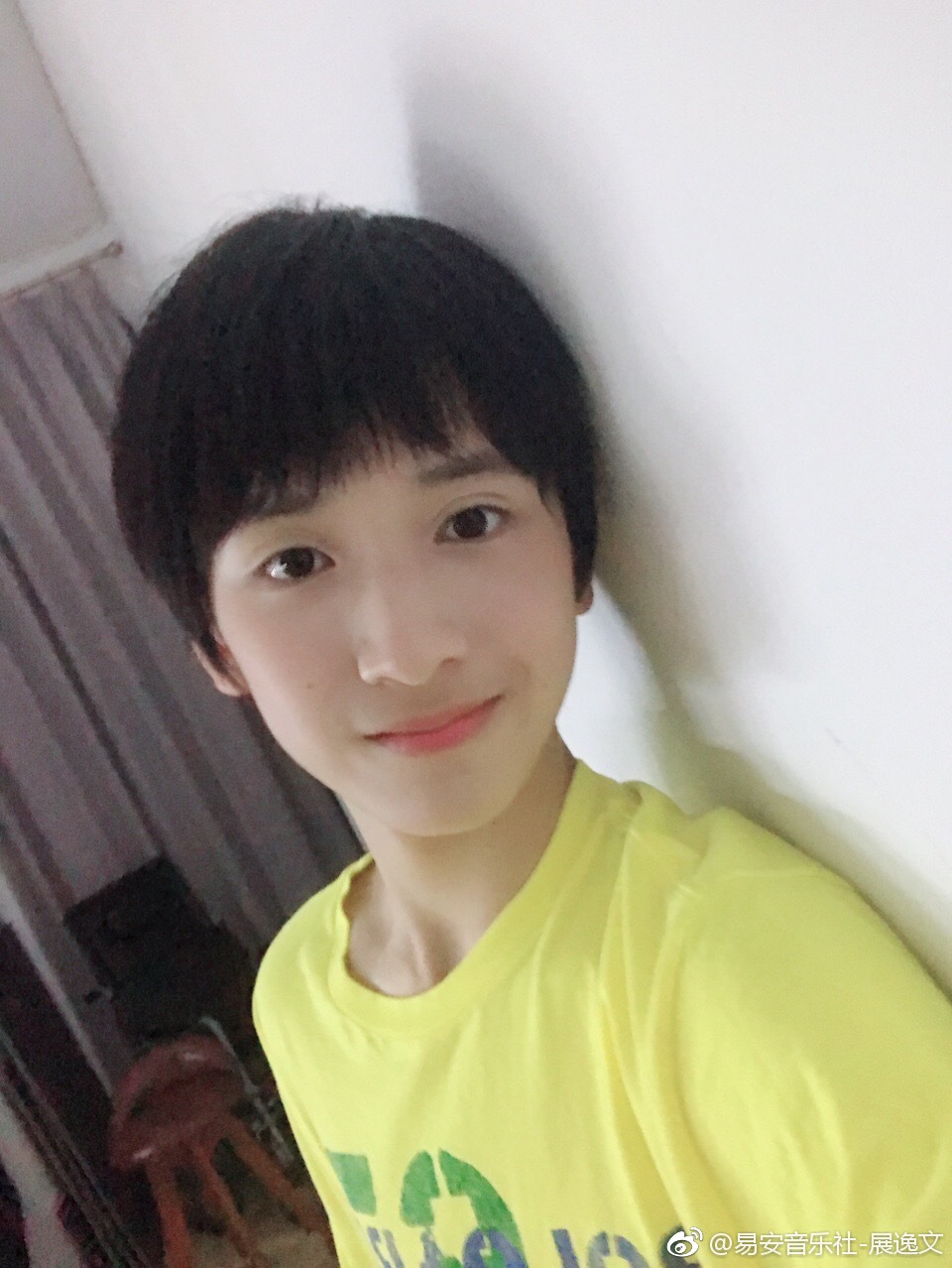 展逸文