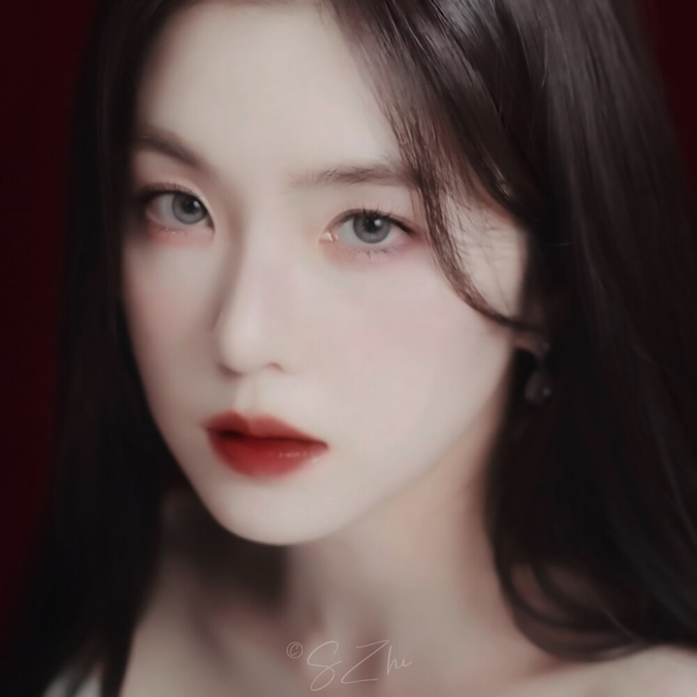 * RED *
< Queens Archive >
裴珠泫 Irene