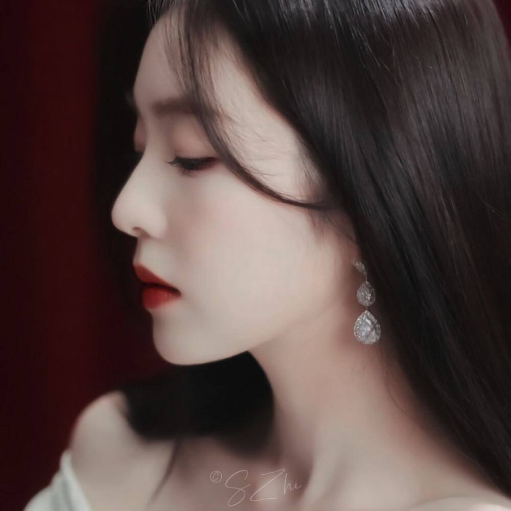 * RED *
< Queens Archive >
裴珠泫 Irene