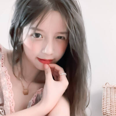 女头
cr. 池卿柔