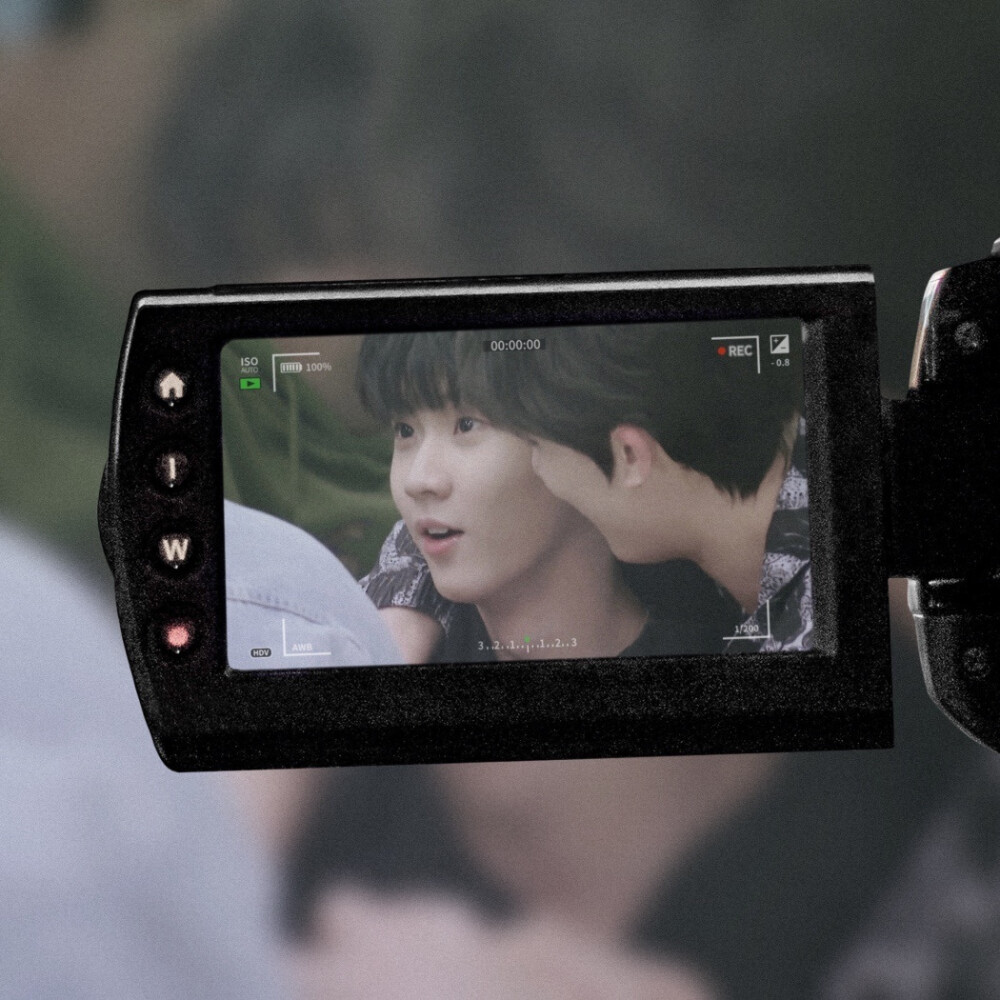 ° 祺鑫
用爱围成风雨的禁地