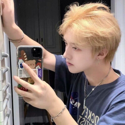 ᴵⁿᵗᵉʳᵉˢᵗⁱⁿᵍ ᵗʰⁱⁿᵍˢ ˢʰᵒᵘˡᵈ ⁿᵒᵗ ᵇᵉ ˢʰᵃʳᵉᵈ ʷⁱᵗʰ ᵖᵉʳᶠᵘⁿᶜᵗᵒʳʸ ᵖᵉᵒᵖˡᵉ.
有趣的事物不应该分享给敷衍的人。
#真人男头# 侵权删.
吞图看主页加.