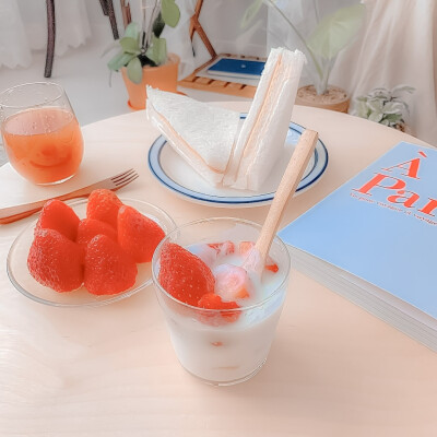 
Have a bite of sweet peaches /
©Ring×3 ​​​