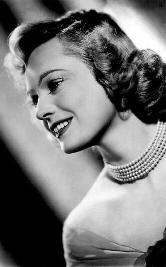 Anna Neagle ​​​