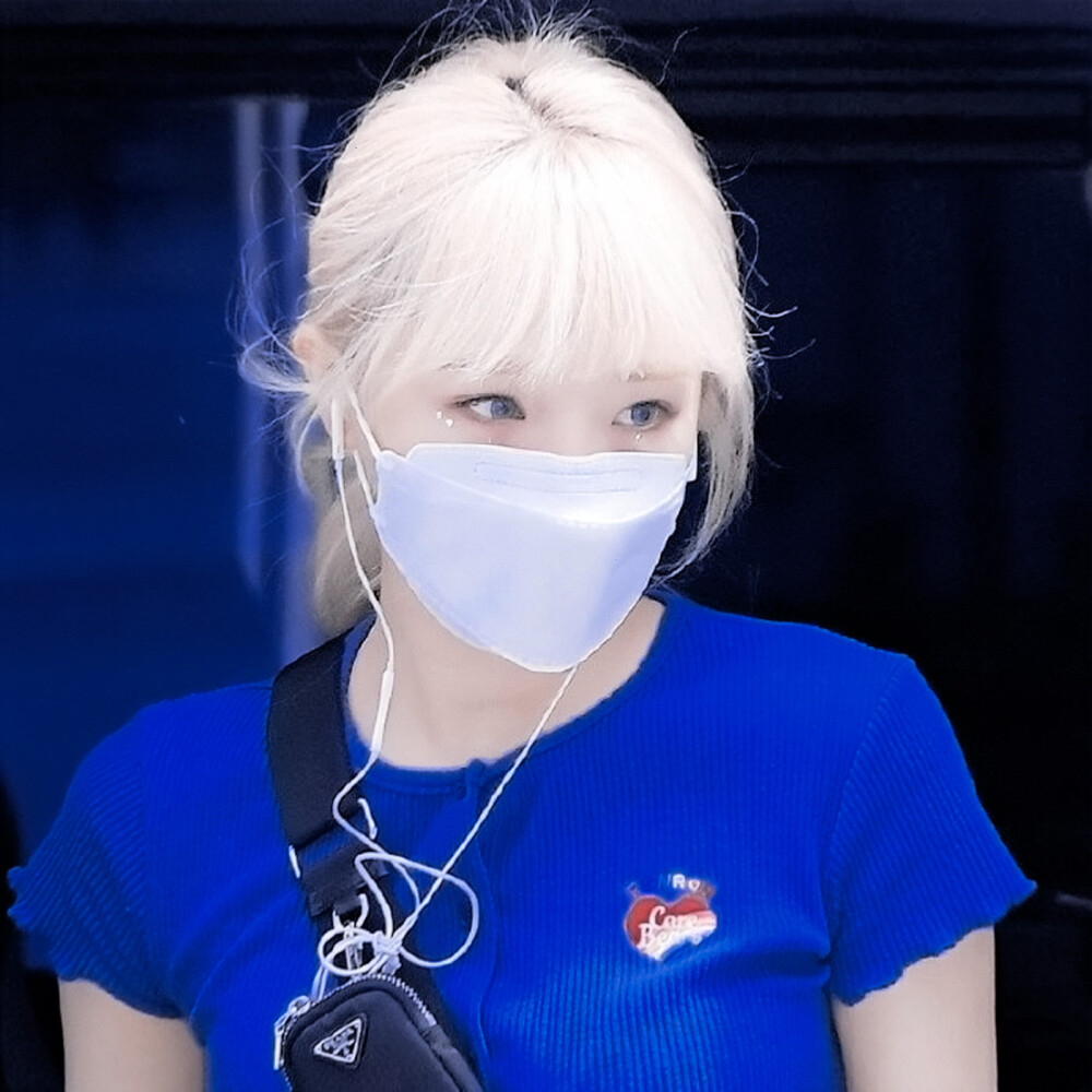  · 答应我 不要半路离开好不好.
·cr.yesme_yena 