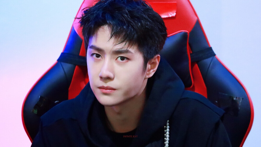 210731 和平精英超级杯暨空投嘉年华 @UNIQ-王一博 ​​​♛C位♛ cr:logo