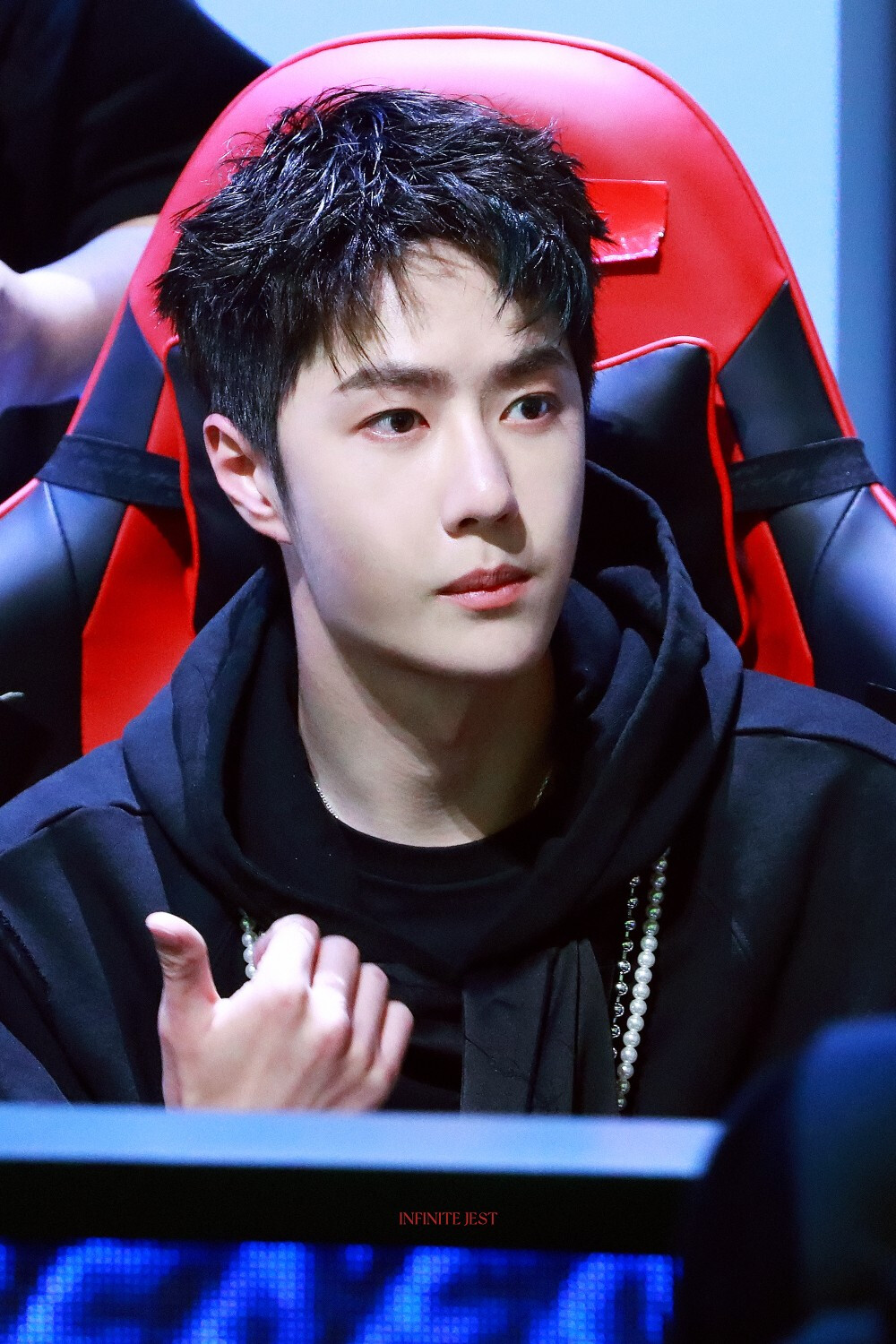 210731 和平精英超级杯暨空投嘉年华 @UNIQ-王一博 ​​​♛C位♛ cr:logo