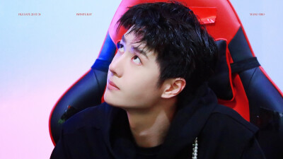 210731 和平精英超级杯暨空投嘉年华 @UNIQ-王一博 ​​​♛C位♛ cr:logo