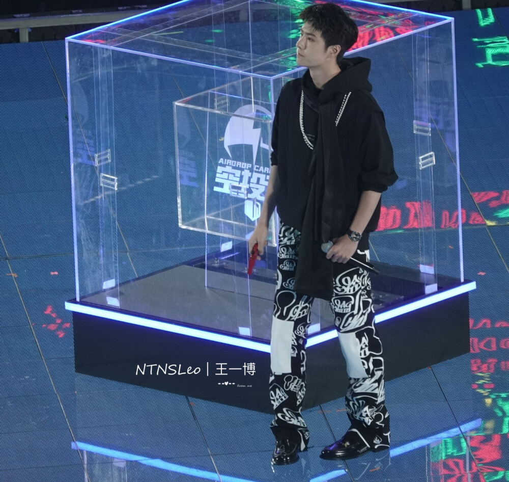 210731 和平精英超级杯暨空投嘉年华 @UNIQ-王一博 ​​​♛C位♛ cr:logo