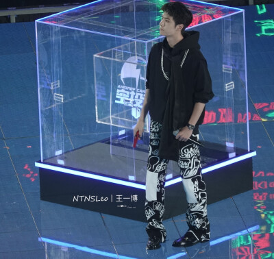 210731 和平精英超级杯暨空投嘉年华 @UNIQ-王一博 ​​​♛C位♛ cr:logo