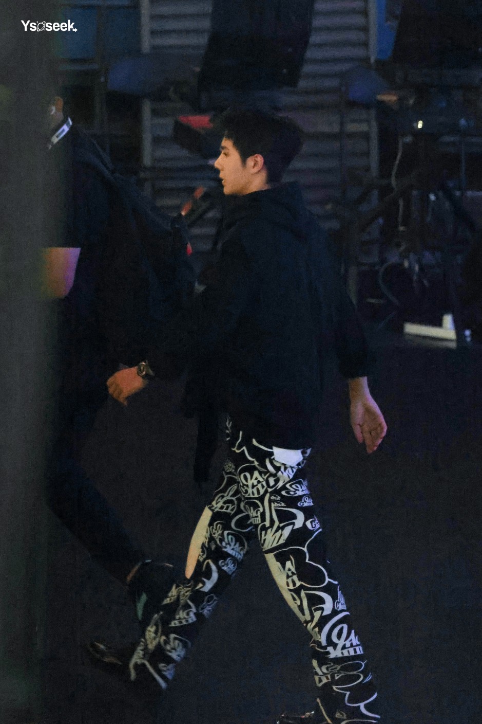 210731 和平精英超级杯暨空投嘉年华 @UNIQ-王一博 ​​​♛C位♛ cr:logo