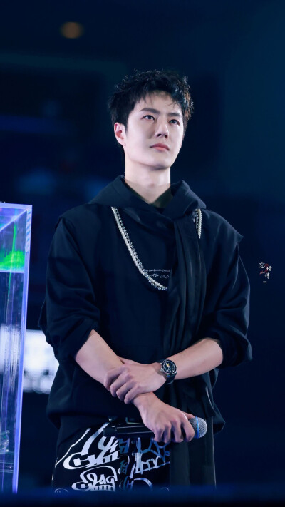 210731 和平精英超级杯暨空投嘉年华 @UNIQ-王一博 ​​​♛C位♛ cr:logo