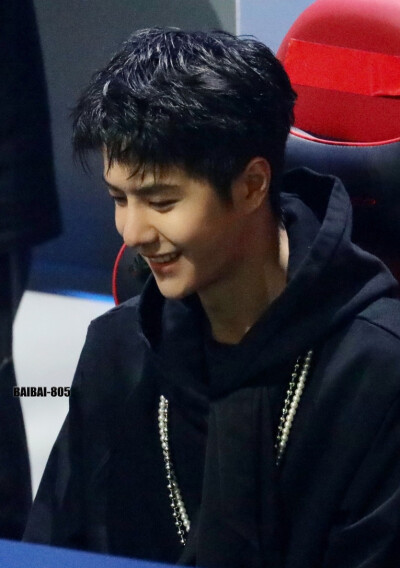  210731 和平精英超级杯暨空投嘉年华 @UNIQ-王一博 ​​​♛C位♛ cr:logo