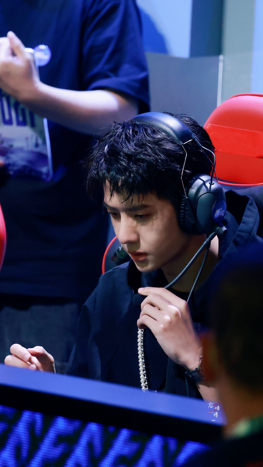 210731 和平精英超级杯暨空投嘉年华 @UNIQ-王一博 ​​​♛C位♛ cr:logo