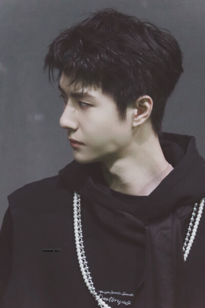 210731 和平精英超级杯暨空投嘉年华 @UNIQ-王一博 ​​​♛C位♛ cr:logo