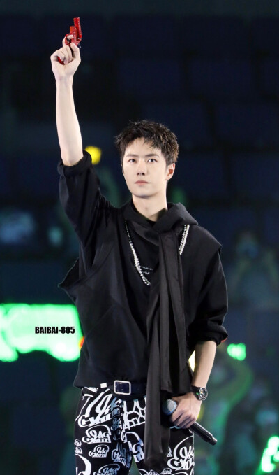 210731 和平精英超级杯暨空投嘉年华 @UNIQ-王一博 ​​​♛C位♛ cr:logo