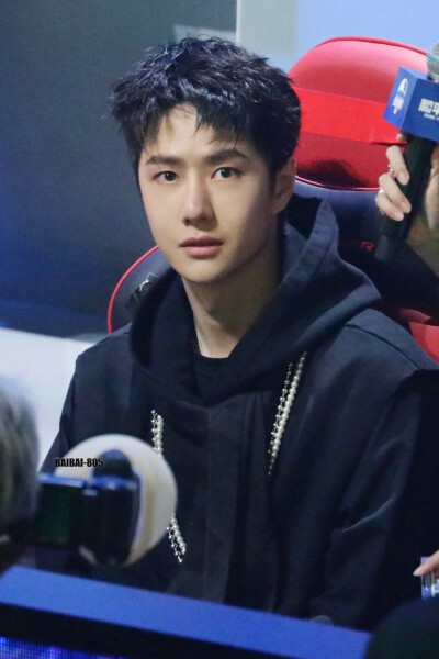 210731 和平精英超级杯暨空投嘉年华 @UNIQ-王一博 ​​​♛C位♛ cr:logo