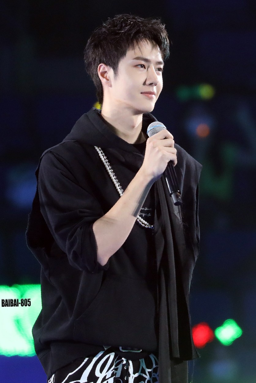 210731 和平精英超级杯暨空投嘉年华 @UNIQ-王一博 ​​​♛C位♛ cr:logo