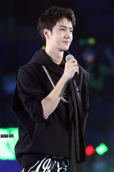 210731 和平精英超级杯暨空投嘉年华 @UNIQ-王一博 ​​​♛C位♛ cr:logo