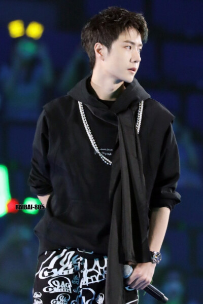 210731 和平精英超级杯暨空投嘉年华 @UNIQ-王一博 ​​​♛C位♛ cr:logo