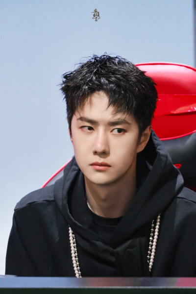 210731 和平精英超级杯暨空投嘉年华 @UNIQ-王一博 ​​​♛C位♛ cr:logo