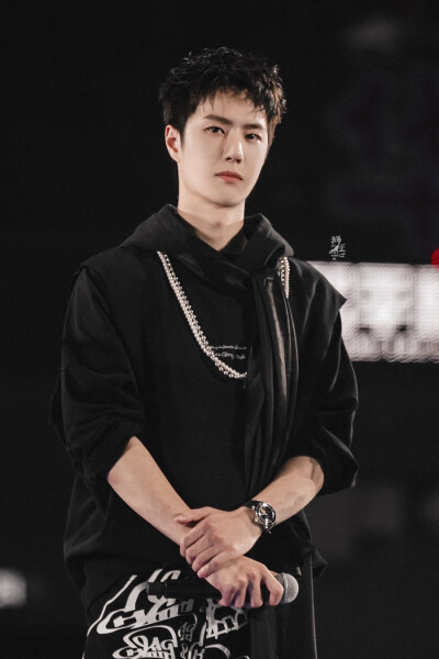 210731 和平精英超级杯暨空投嘉年华 @UNIQ-王一博 ​​​♛C位♛ cr:logo