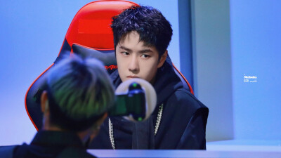 210731 和平精英超级杯暨空投嘉年华 @UNIQ-王一博 ​​​♛C位♛ cr:logo