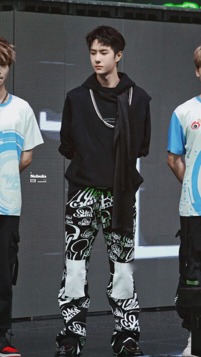 210731 和平精英超级杯暨空投嘉年华 @UNIQ-王一博 ​​​♛C位♛ cr:logo