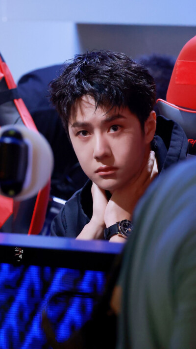 210731 和平精英超级杯暨空投嘉年华 @UNIQ-王一博 ​​​♛C位♛ cr:logo