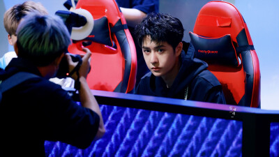 210731 和平精英超级杯暨空投嘉年华 @UNIQ-王一博 ​​​♛C位♛ cr:logo