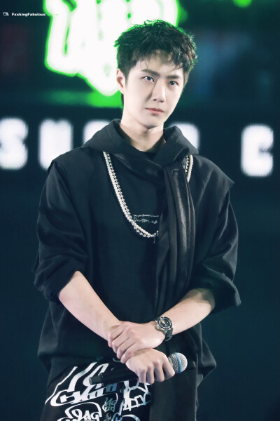210731 和平精英超级杯暨空投嘉年华 @UNIQ-王一博 ​​​♛C位♛ cr:logo