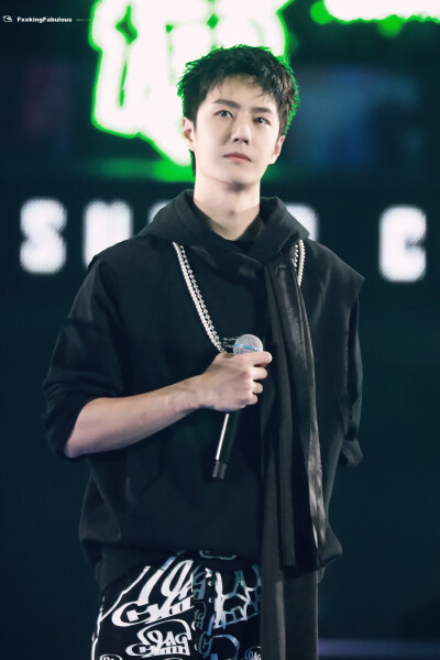 210731 和平精英超级杯暨空投嘉年华 @UNIQ-王一博 ​​​♛C位♛ cr:logo