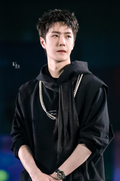 210731 和平精英超级杯暨空投嘉年华 @UNIQ-王一博 ​​​♛C位♛ cr:logo