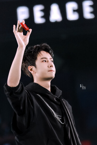 210731 和平精英超级杯暨空投嘉年华 @UNIQ-王一博 ​​​♛C位♛ cr:logo