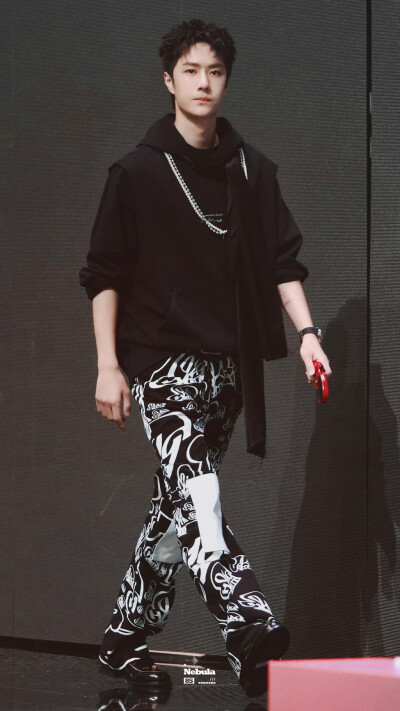 210731 和平精英超级杯暨空投嘉年华 @UNIQ-王一博 ​​​♛C位♛ cr:logo