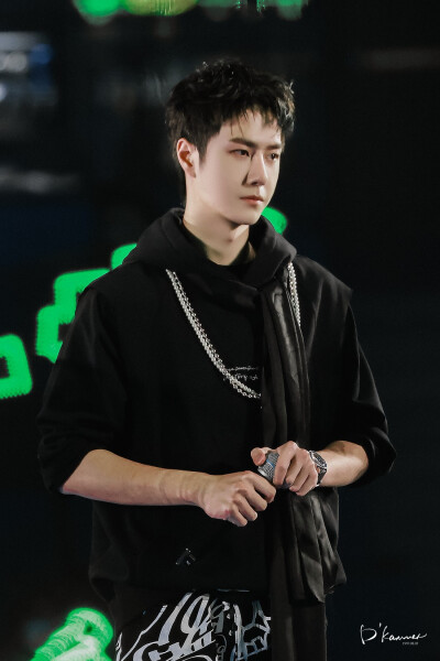 210731 和平精英超级杯暨空投嘉年华 @UNIQ-王一博 ​​​♛C位♛ cr:logo