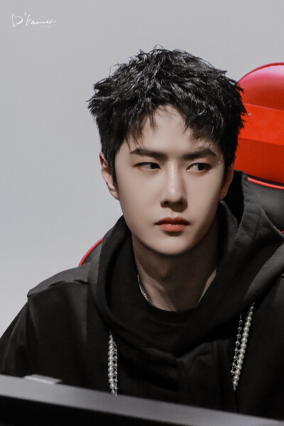 210731 和平精英超级杯暨空投嘉年华 @UNIQ-王一博 ​​​♛C位♛ cr:logo