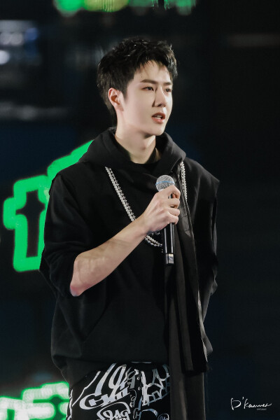 210731 和平精英超级杯暨空投嘉年华 @UNIQ-王一博 ​​​♛C位♛ cr:logo
