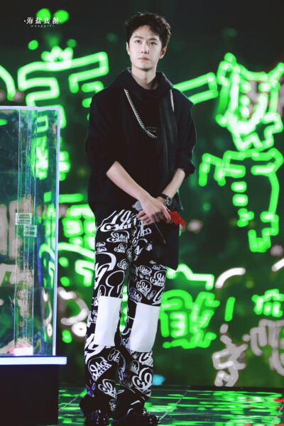 210731 和平精英超级杯暨空投嘉年华 @UNIQ-王一博 ​​​♛C位♛ cr:logo
