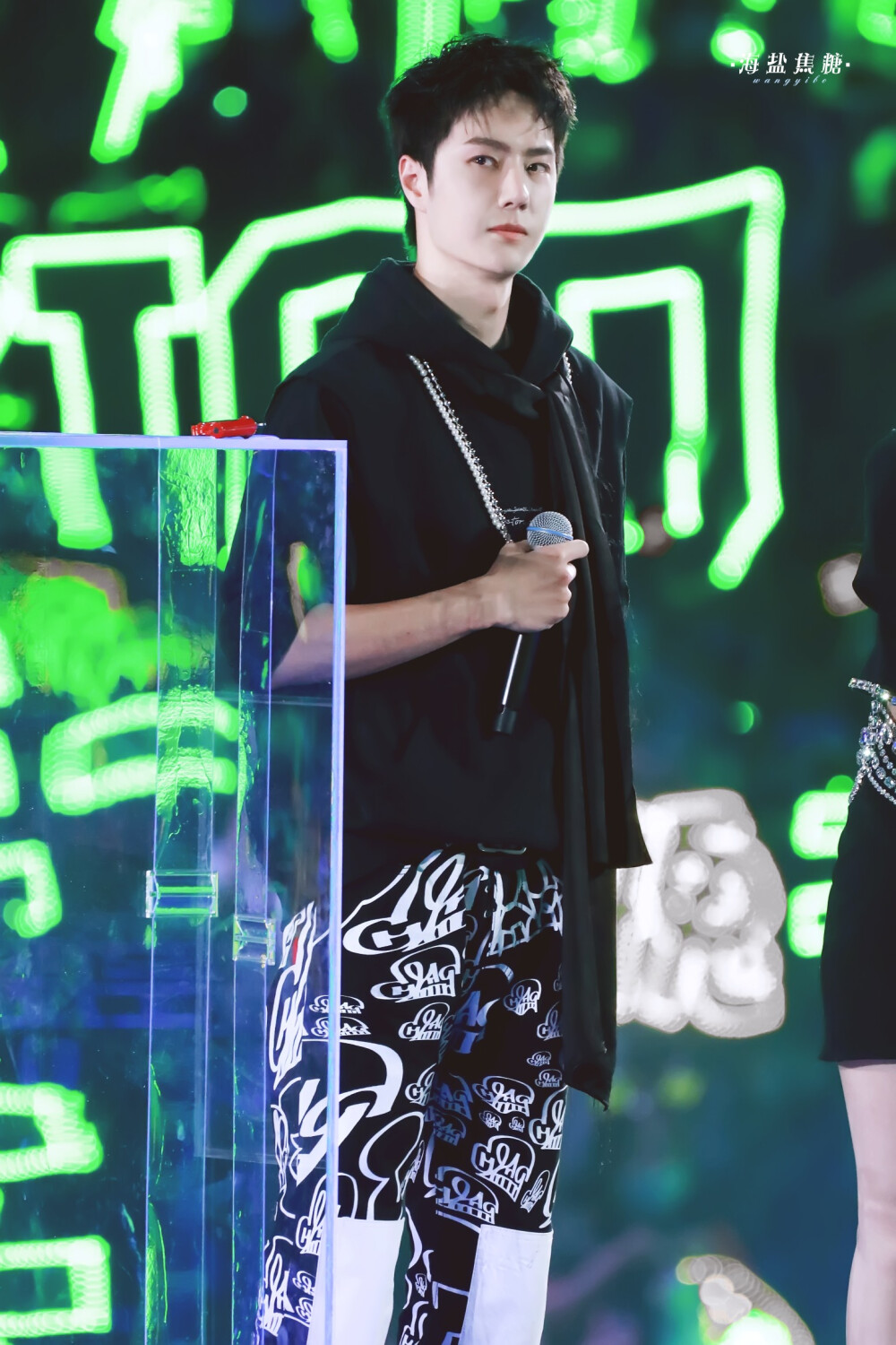 210731 和平精英超级杯暨空投嘉年华 @UNIQ-王一博 ​​​♛C位♛ cr:logo