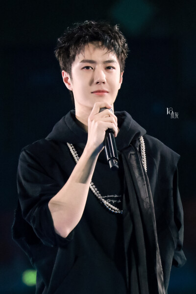 210731 和平精英超级杯暨空投嘉年华 @UNIQ-王一博 ​​​♛C位♛ cr:logo