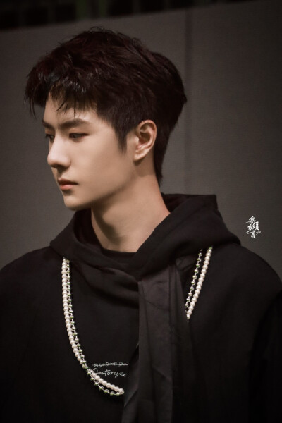 210731 和平精英超级杯暨空投嘉年华 @UNIQ-王一博 ​​​♛C位♛ cr:logo