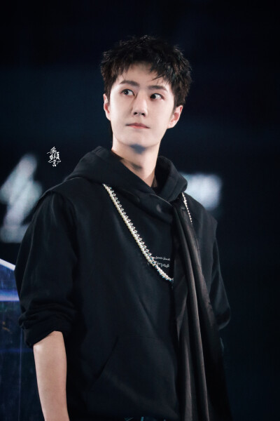 210731 和平精英超级杯暨空投嘉年华 @UNIQ-王一博 ​​​♛C位♛ cr:logo