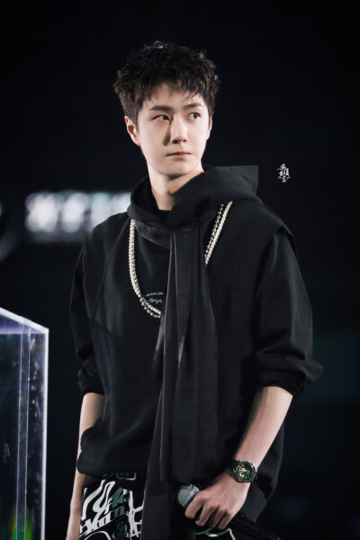 210731 和平精英超级杯暨空投嘉年华 @UNIQ-王一博 ​​​♛C位♛ cr:logo