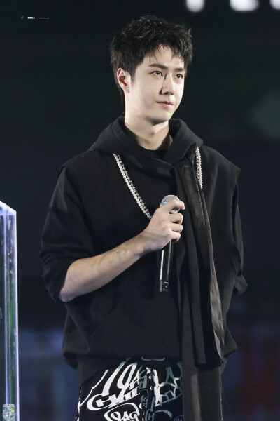 210731 和平精英超级杯暨空投嘉年华 @UNIQ-王一博 ​​​♛C位♛ cr:logo